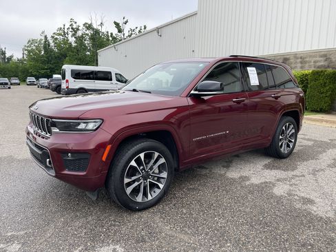 Used 2023 Jeep Grand Cherokee Overland w/ Adv Protech Group III AWD/4WD image 7