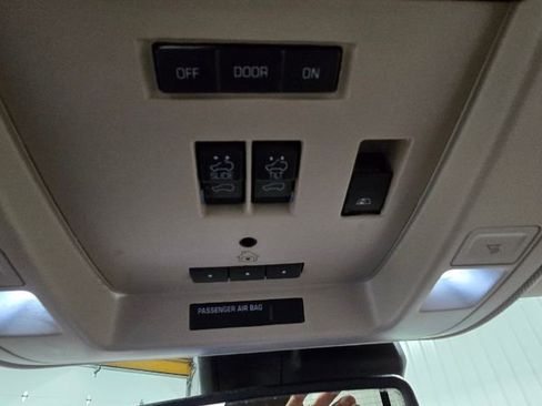 Used 2017 Chevrolet Silverado 1500 High Country image 34