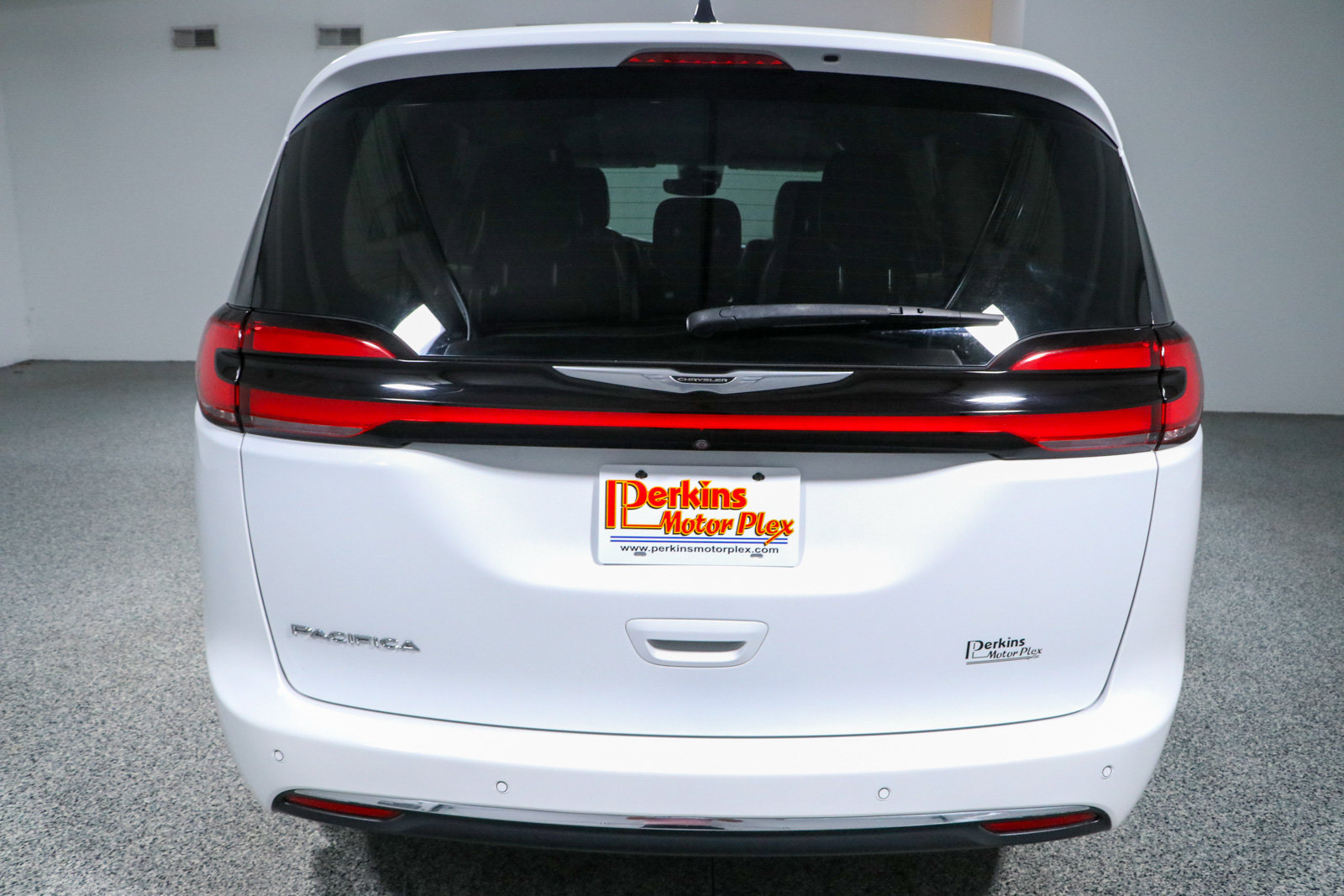 Used 2024 Chrysler Pacifica Touring-L FWD image 8