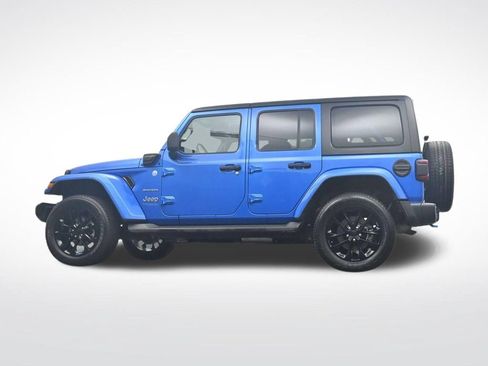 Used 2022 Jeep Wrangler Unlimited Sahara AWD/4WD image 36