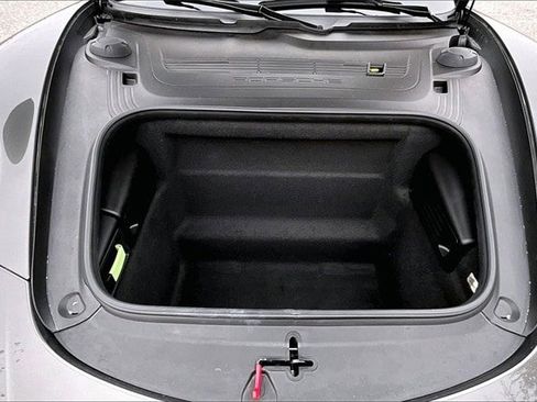 Used 2017 Porsche 911 Carrera 4 image 32