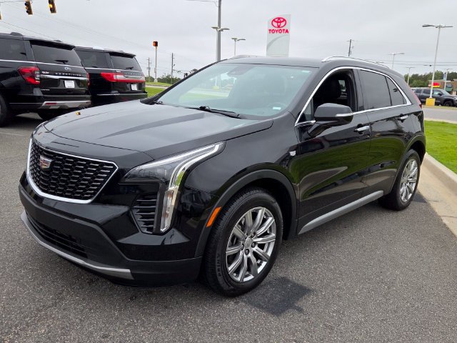 Used 2023 Cadillac XT4 Premium Luxury FWD image 3