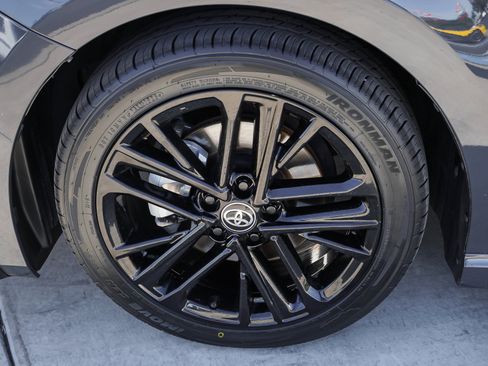 Used 2025 Toyota Camry SE FWD image 12
