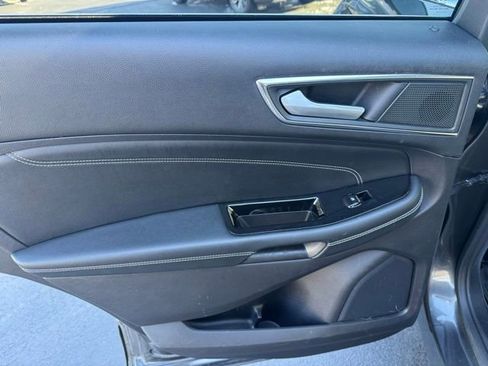 Used 2020 Ford Edge Titanium image 11