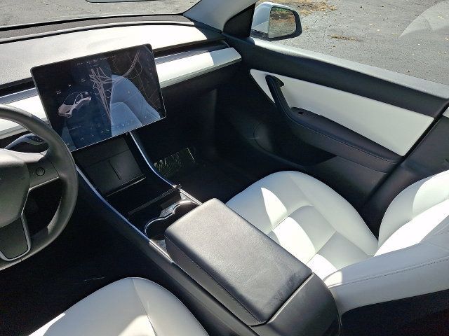 Used 2021 Tesla Model Y Long Range AWD/4WD image 17