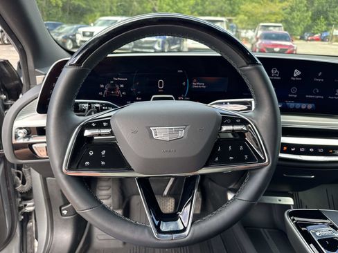 Used 2025 Cadillac Lyriq Luxury w/ LPO, Floor Liner Package AWD/4WD image 15