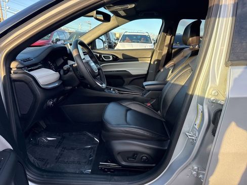 Certified 2025 Jeep Compass Limited image 17