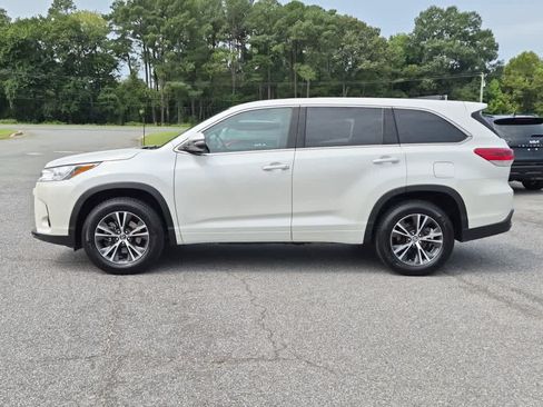 Used 2017 Toyota Highlander LE FWD image 7