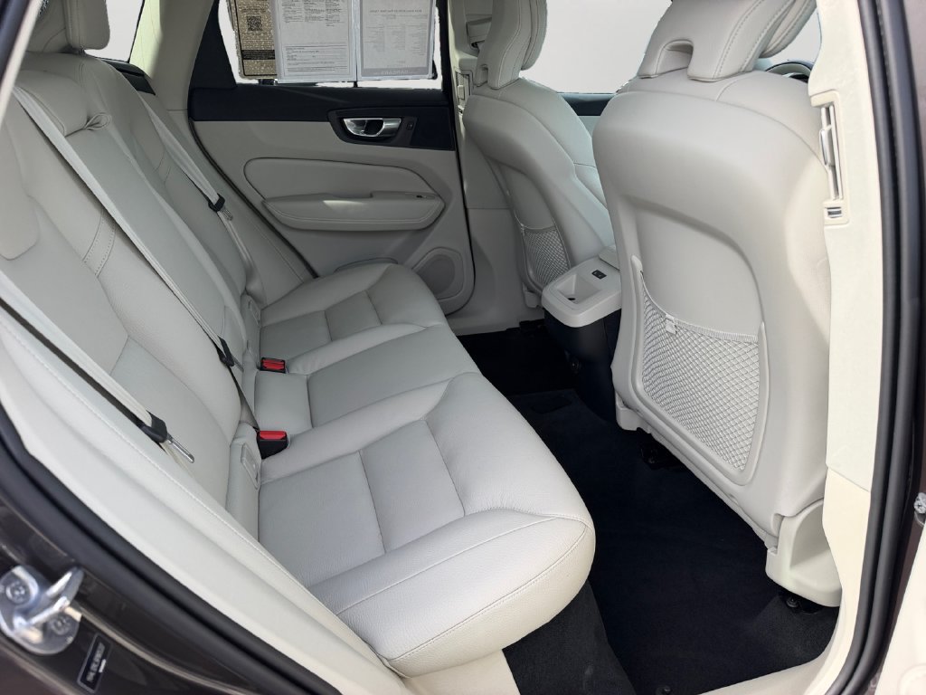 Certified 2024 Volvo XC60 B5 Plus w/ Climate Package AWD/4WD image 9