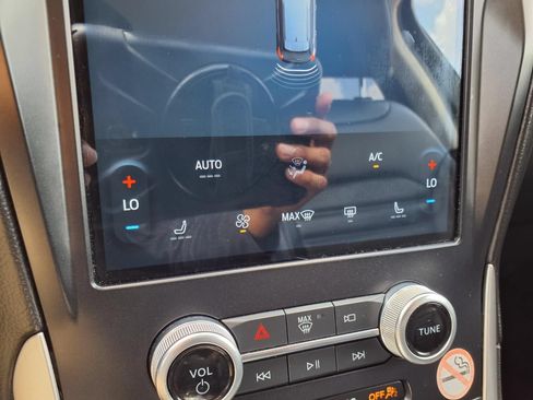 Used 2024 Ford Edge SEL AWD/4WD image 11