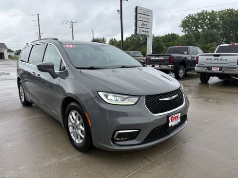 Used 2022 Chrysler Pacifica Touring-L FWD image 33
