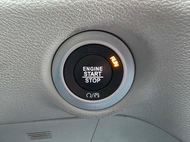 Used 2024 Chrysler Pacifica Touring-L FWD image 31