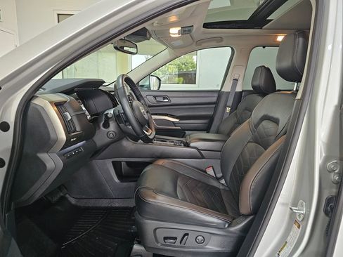 Used 2022 Nissan Pathfinder Platinum w/ Cargo Package image 22