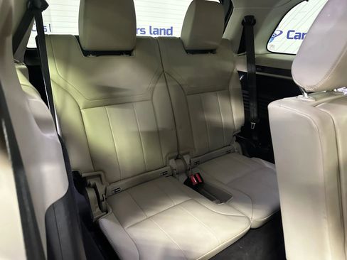 Used 2020 Land Rover Discovery Landmark image 20