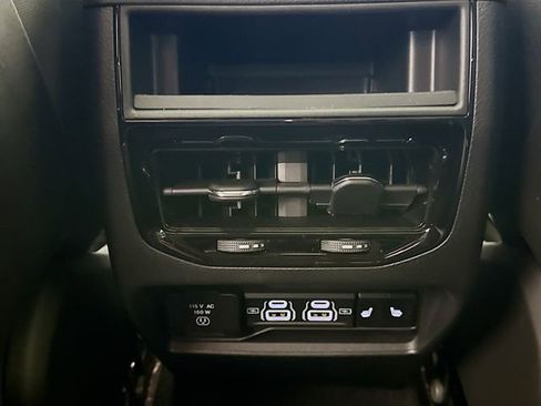 Used 2025 Jeep Grand Cherokee Limited w/ Luxury Tech Group II image 26