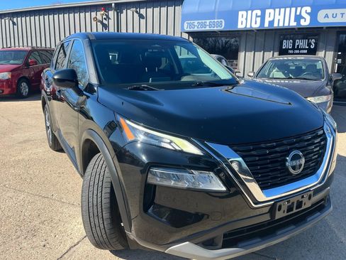 Used 2023 Nissan Rogue SV image 4