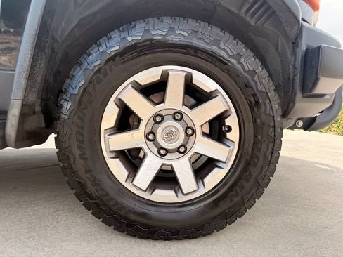 Used 2014 Toyota FJ Cruiser 4WD w/ Upgrade Package image 32