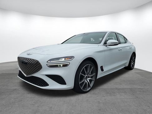 Used 2025 Genesis G70 2.5T image 23