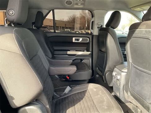 Used 2020 Ford Explorer XLT image 16