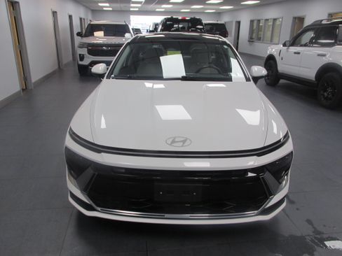Used 2024 Hyundai Sonata SEL w/ Convenience Package FWD image 2