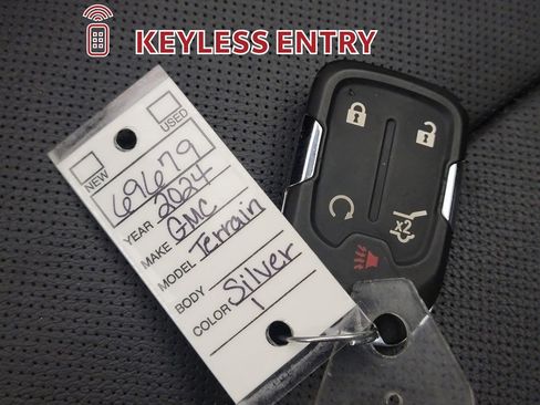 Used 2024 GMC Terrain SLT image 36