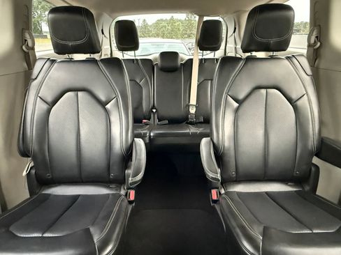 Used 2020 Chrysler Voyager Lxi FWD image 22
