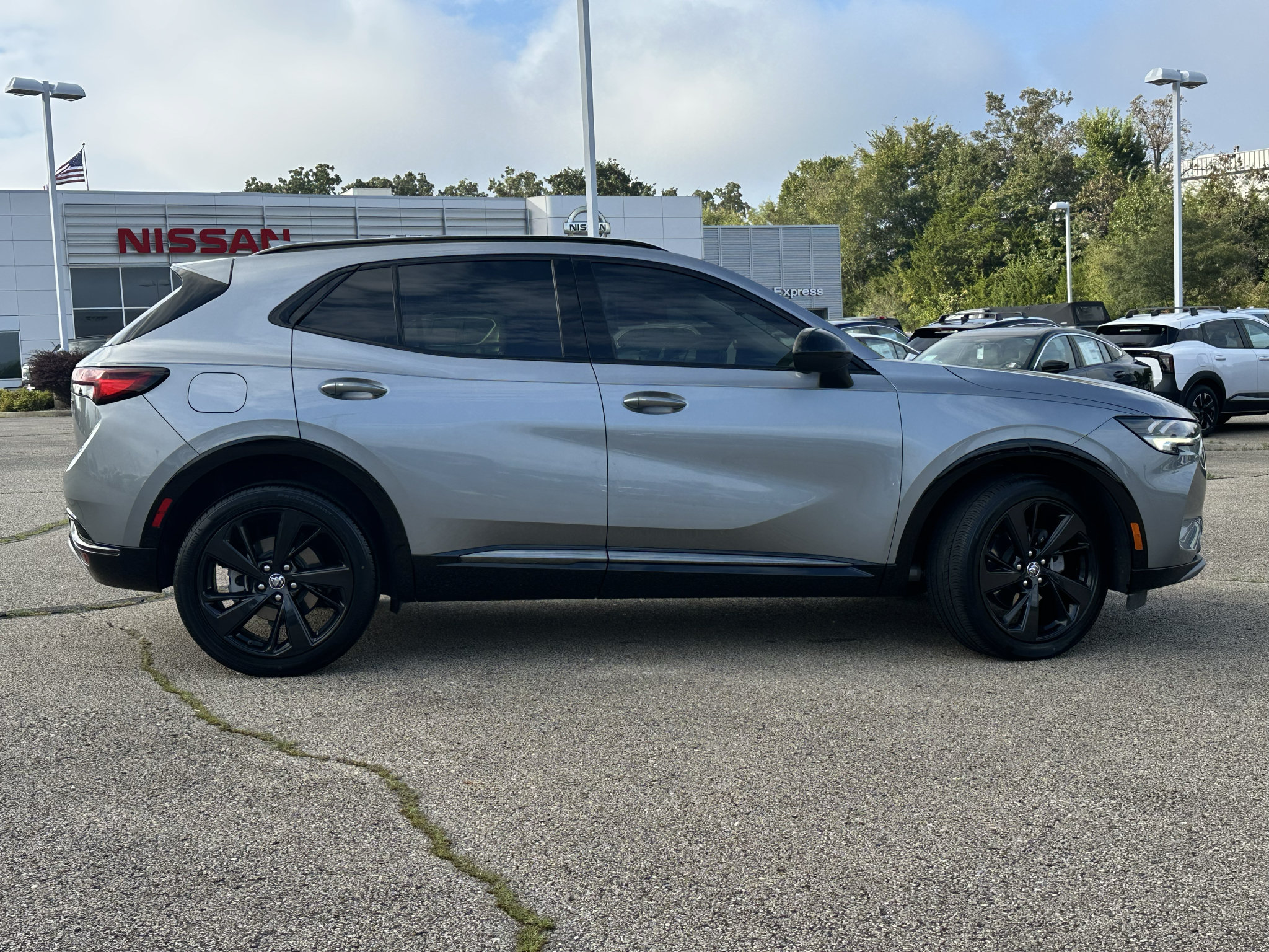 Used 2023 Buick Envision Preferred w/ Sport Touring Package AWD/4WD image 2