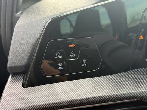 Used 2025 Volkswagen GTI SE FWD image 29
