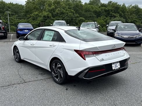 New 2025 Hyundai Elantra Limited image 5