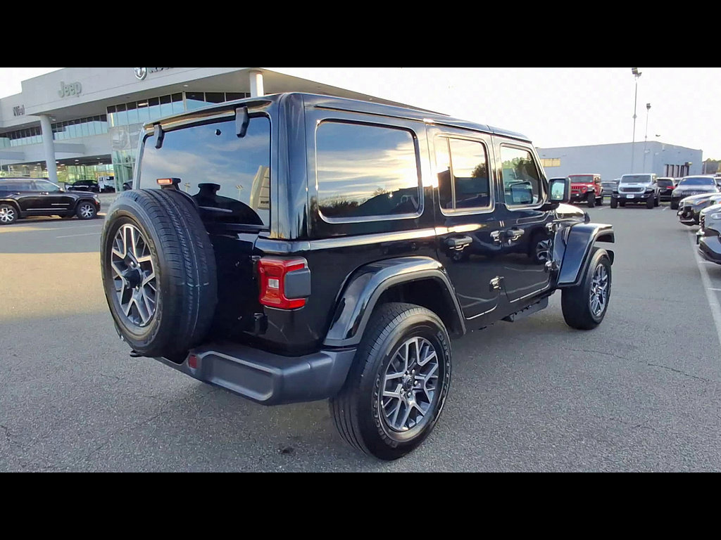 Used 2026 Jeep Wrangler Unlimited Sahara AWD/4WD image 8
