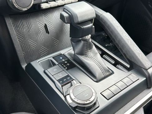 Certified 2025 Toyota Tacoma SR5 image 31