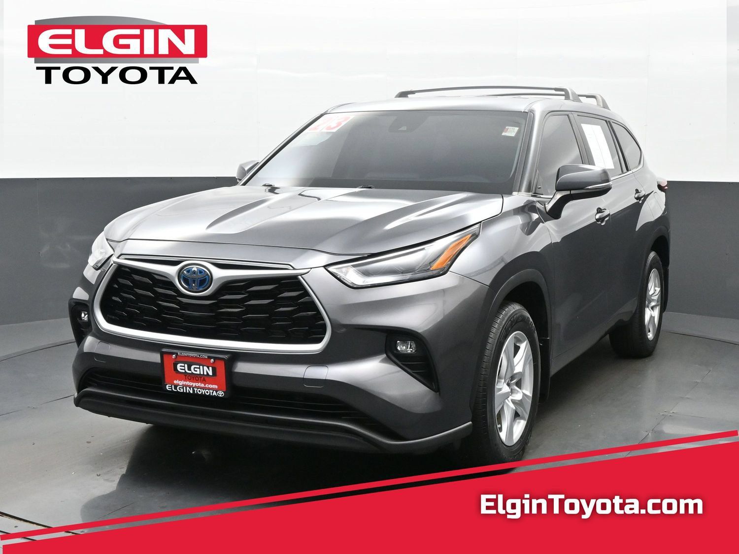 Used 2023 Toyota Highlander LE AWD/4WD image 1