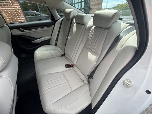 Used 2018 Honda Accord Touring image 14