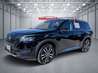 Certified 2023 Nissan Pathfinder Platinum w/ Black Appearance Package