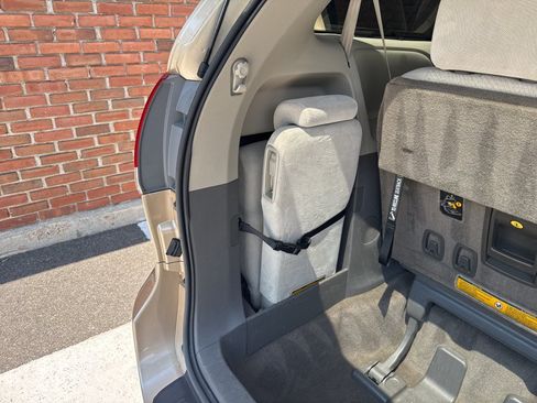 Used 2013 Toyota Sienna LE FWD image 41