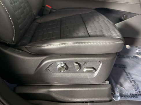 Used 2026 Cadillac Escalade Platinum Sport w/ LPO, ONYX Package image 23