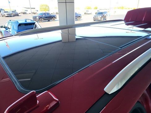 Used 2024 GMC Yukon XL SLT w/ SLT Luxury Package image 2