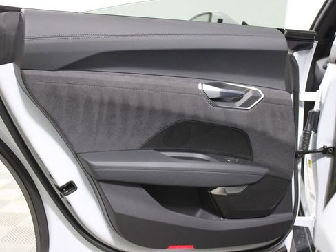 Used 2023 Audi e-tron GT Premium Plus image 32