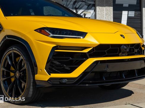 Used 2021 Lamborghini Urus image 2