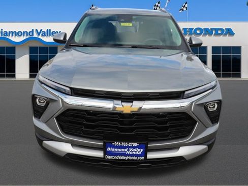 Used 2025 Chevrolet TrailBlazer LT image 2