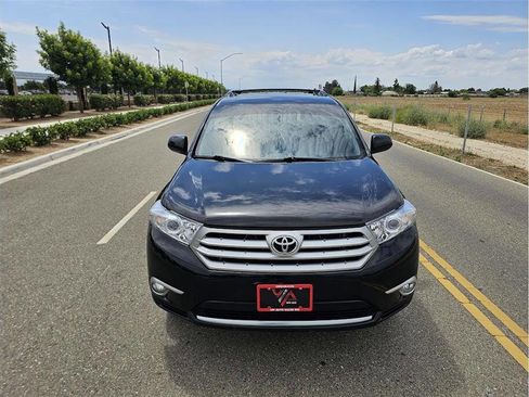 Used 2012 Toyota Highlander SE w/ Tow Pkg AWD/4WD image 2