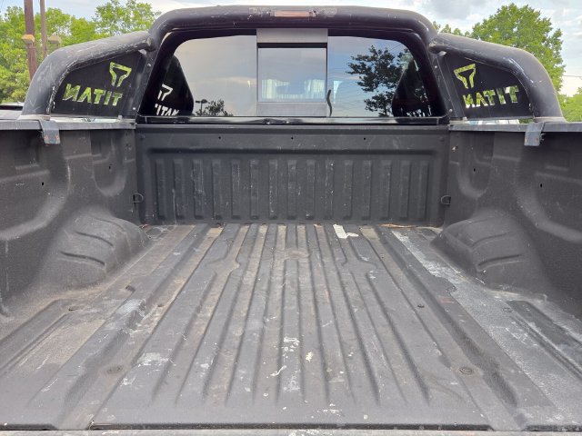 Used 2018 Nissan Titan SV w/ SV Convenience Package AWD/4WD image 16