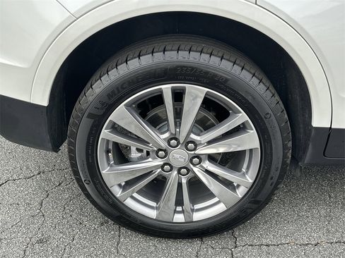 Used 2025 Cadillac XT5 Premium Luxury image 17