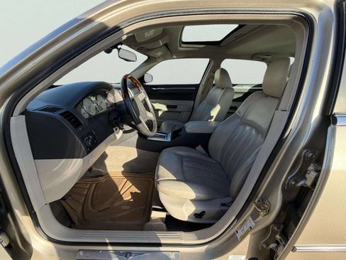 Used 2006 Chrysler 300 C image 12