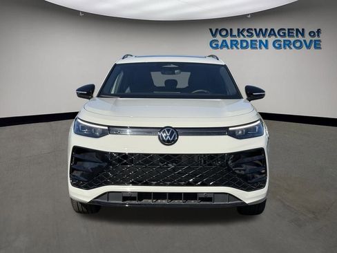 New 2026 Volkswagen Tiguan SE R-Line FWD image 2