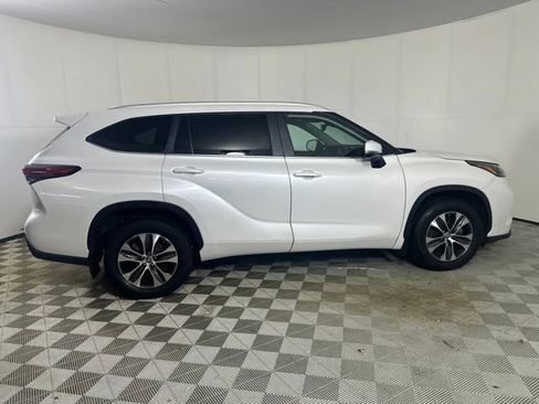 Used 2023 Toyota Highlander XLE AWD/4WD image 8