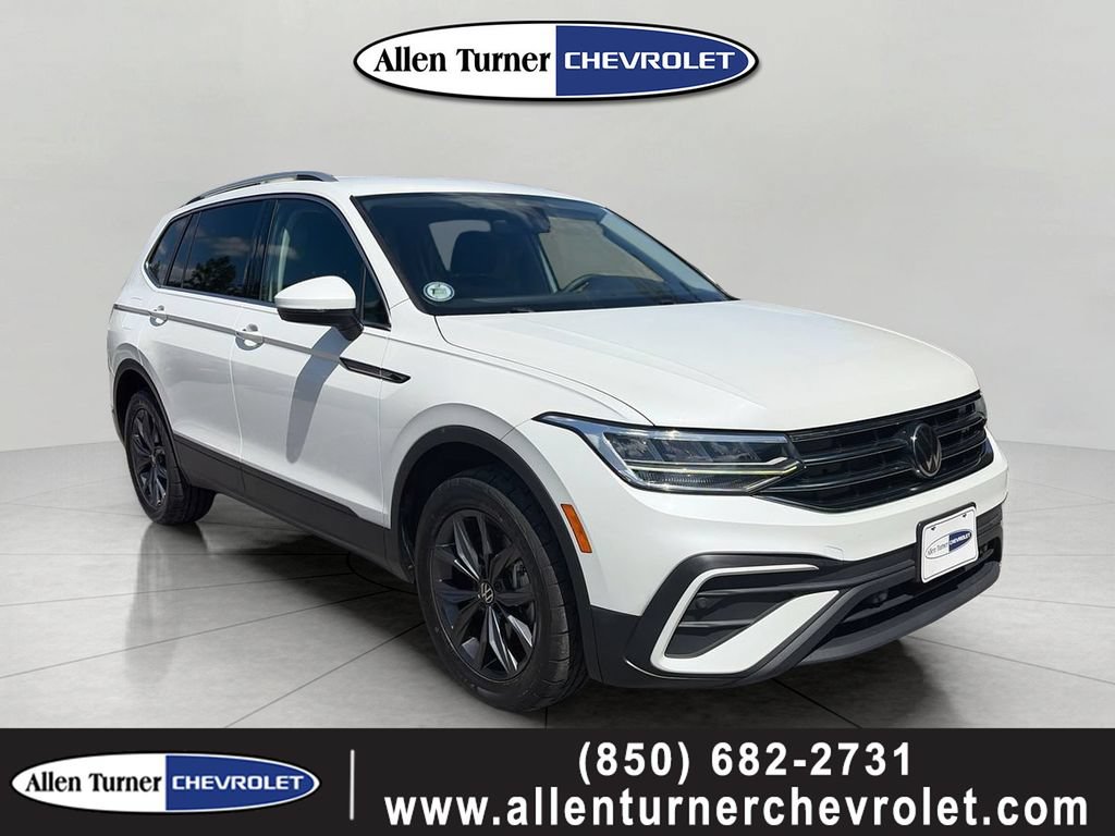 Used 2023 Volkswagen Tiguan SE AWD/4WD image 1