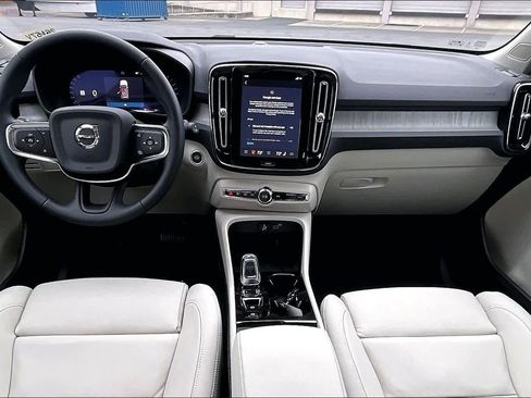 New 2026 Volvo XC40 B5 Plus w/ Protection Package Premier image 7