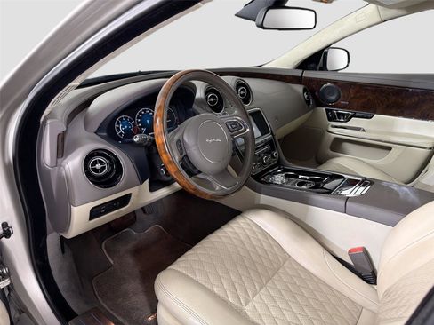 Used 2017 Jaguar XJ L Portfolio RWD image 10