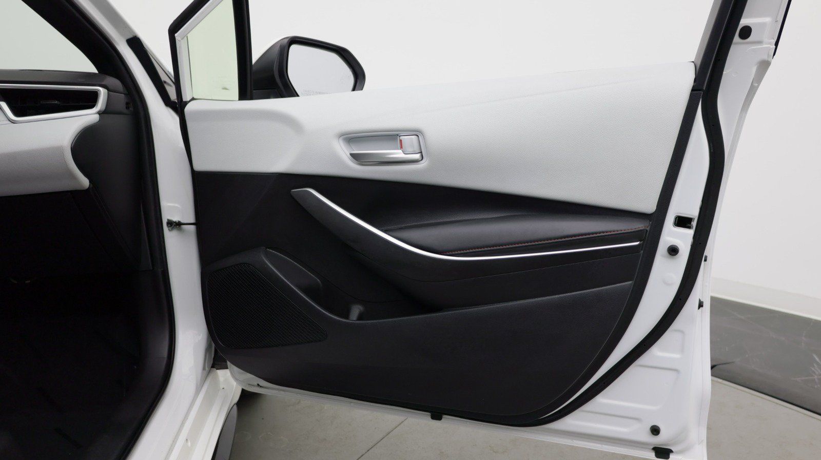 Used 2024 Toyota Corolla SE FWD image 31
